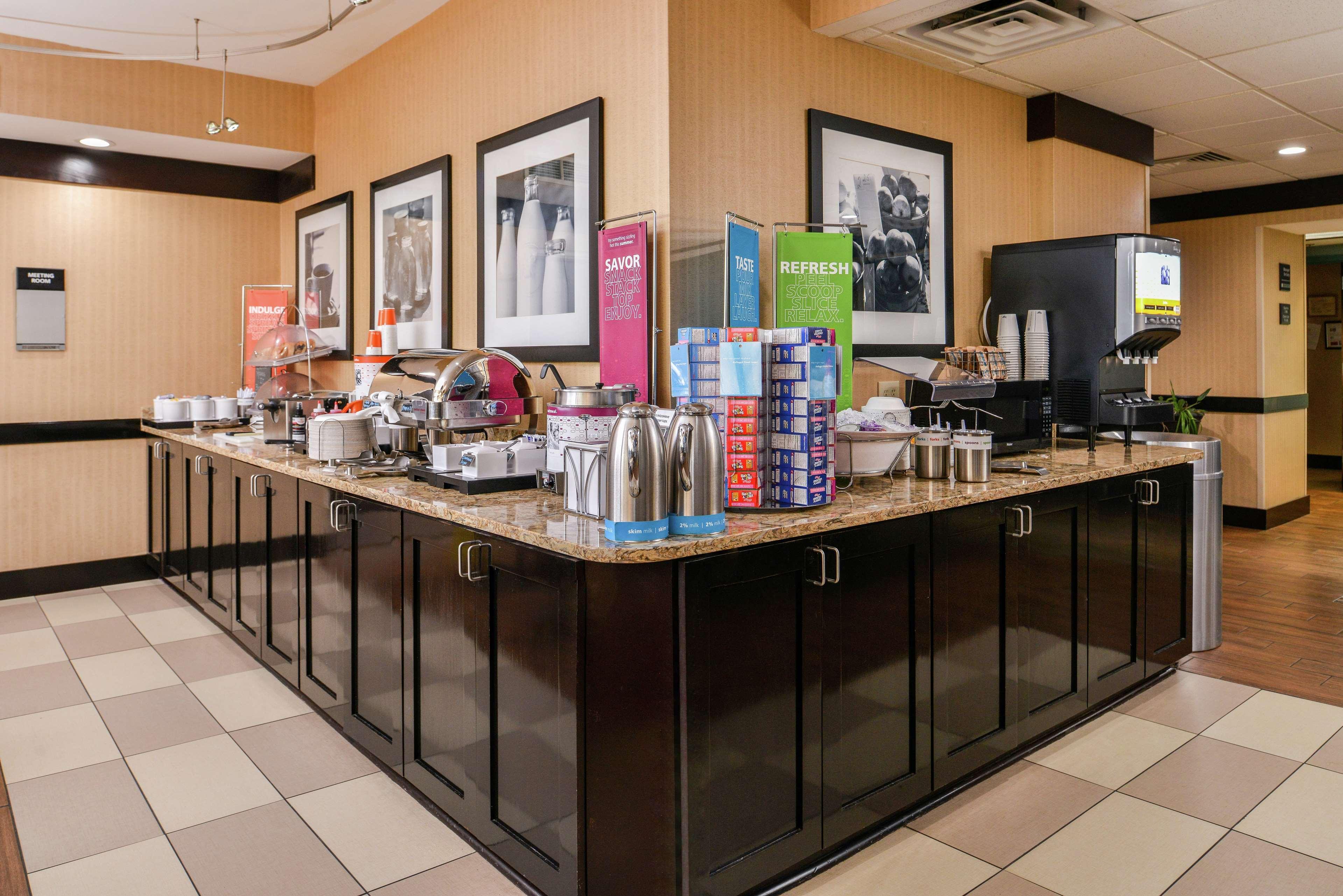 Hampton Inn Staunton Kültér fotó