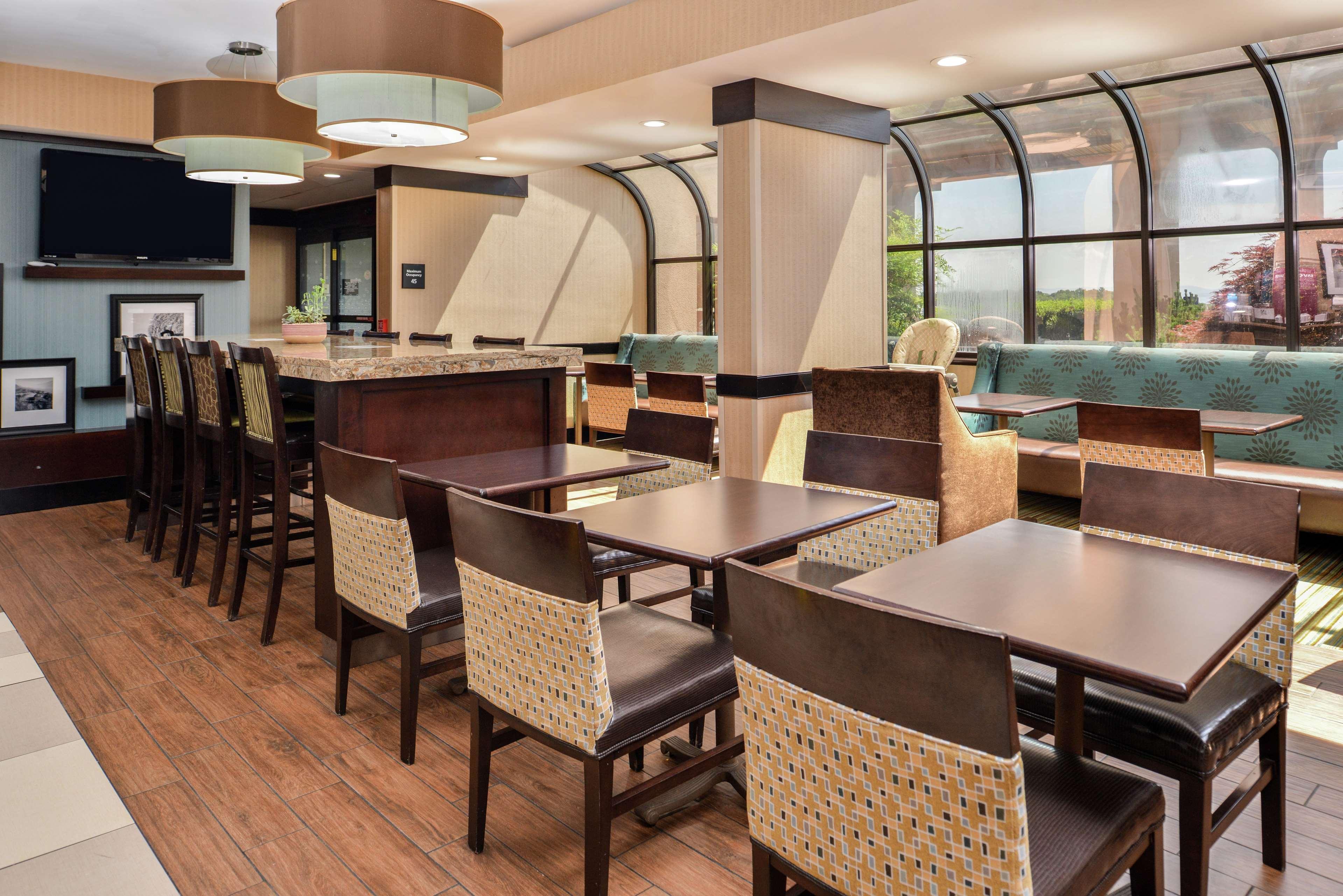 Hampton Inn Staunton Kültér fotó