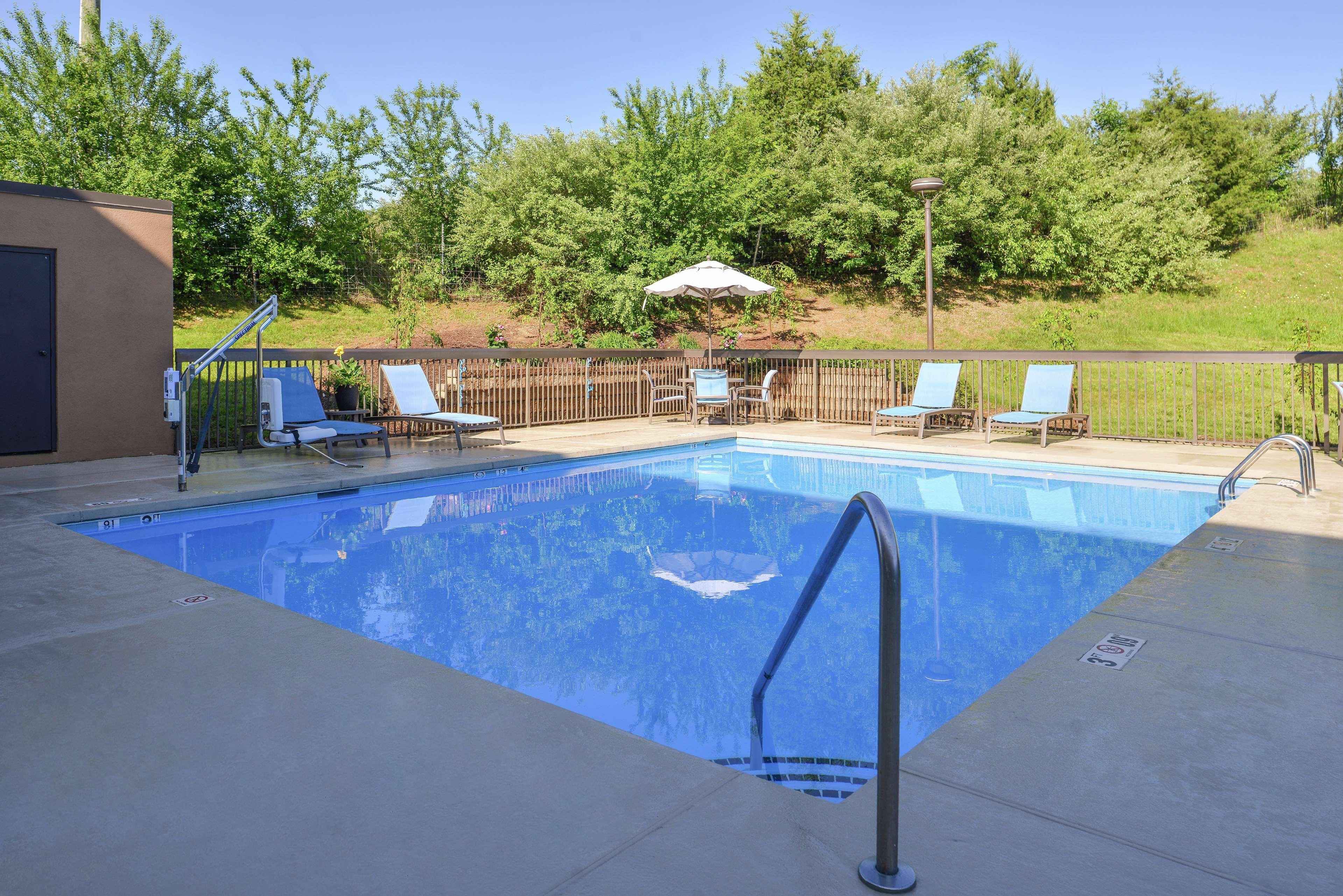 Hampton Inn Staunton Kültér fotó