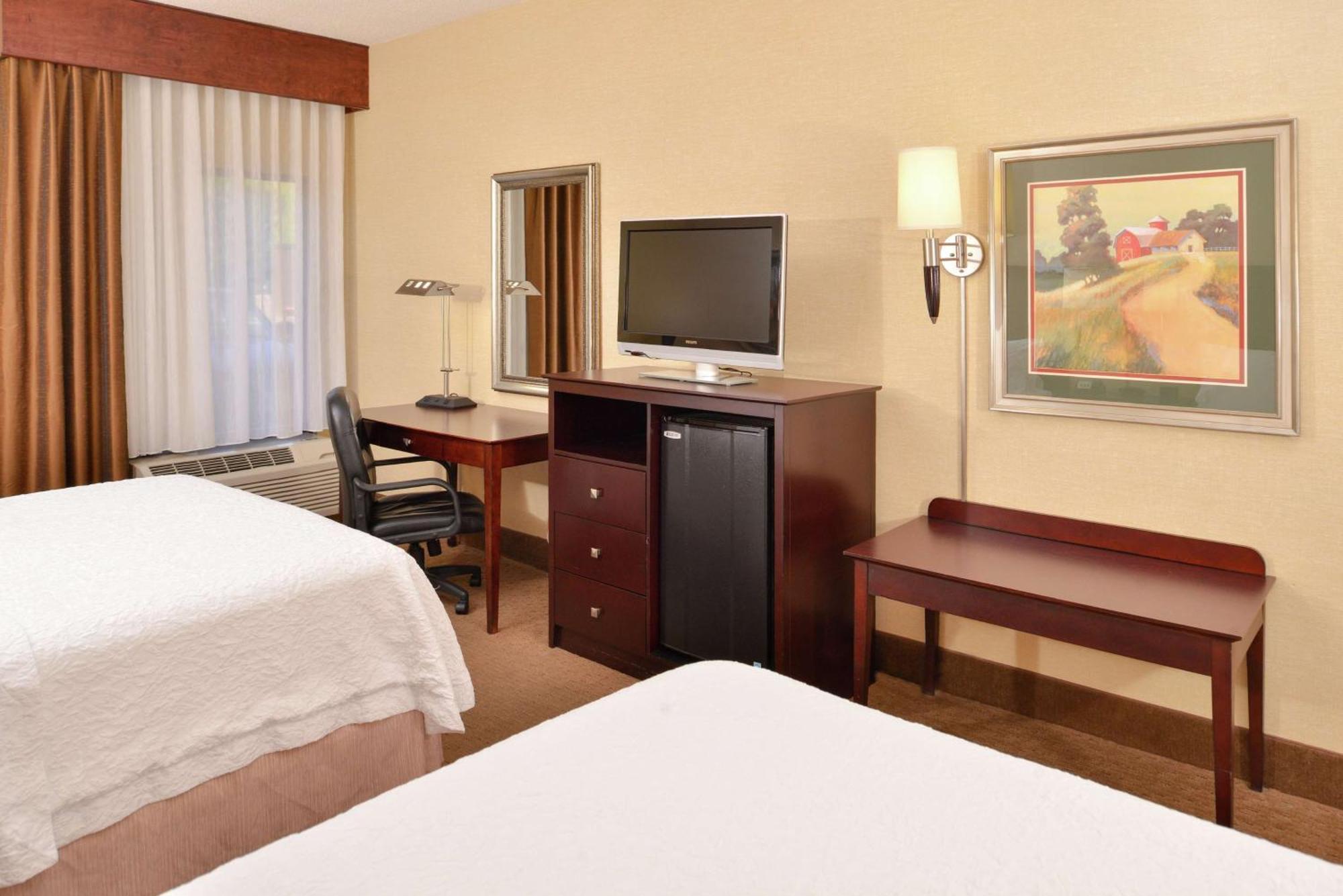Hampton Inn Staunton Kültér fotó