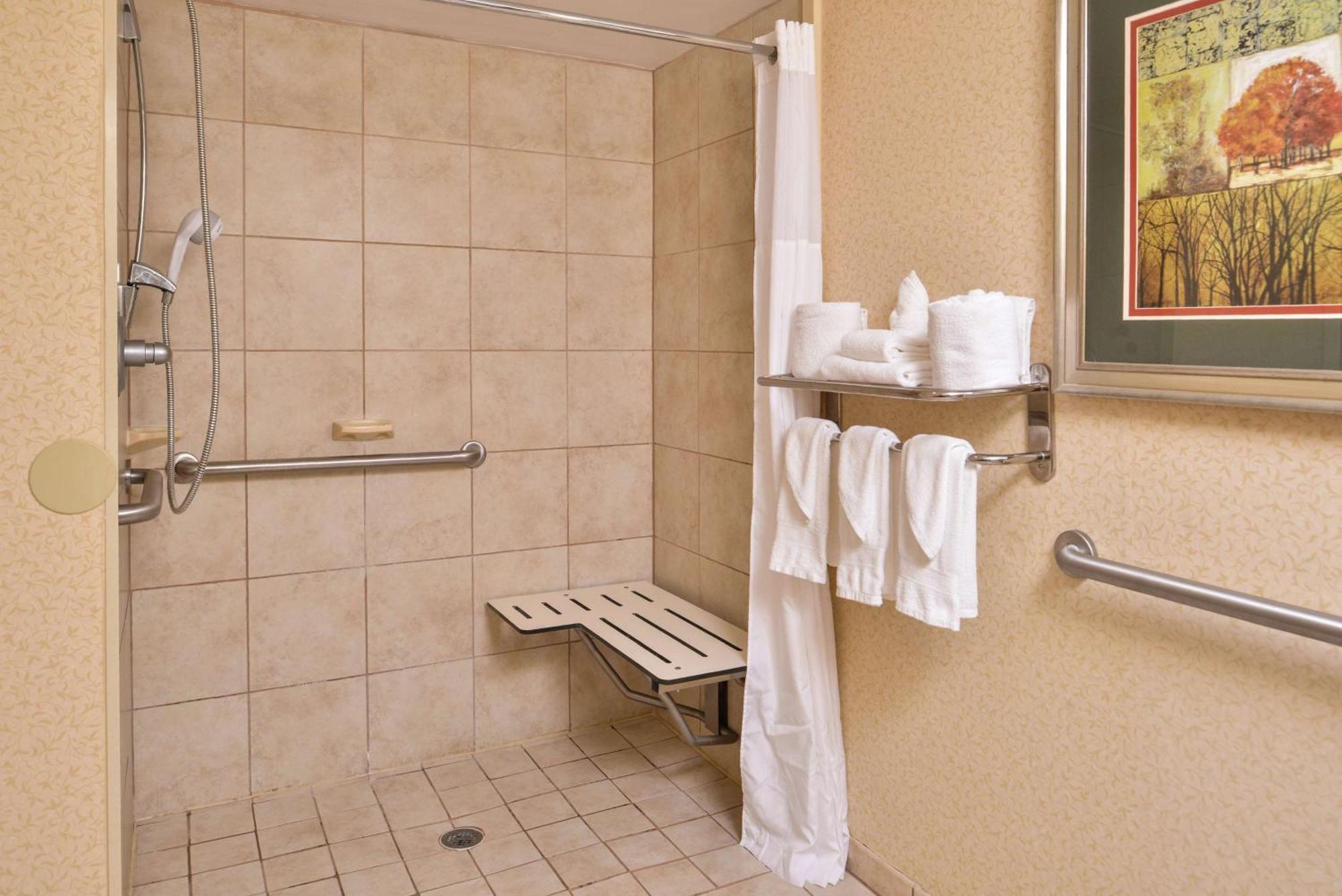 Hampton Inn Staunton Kültér fotó