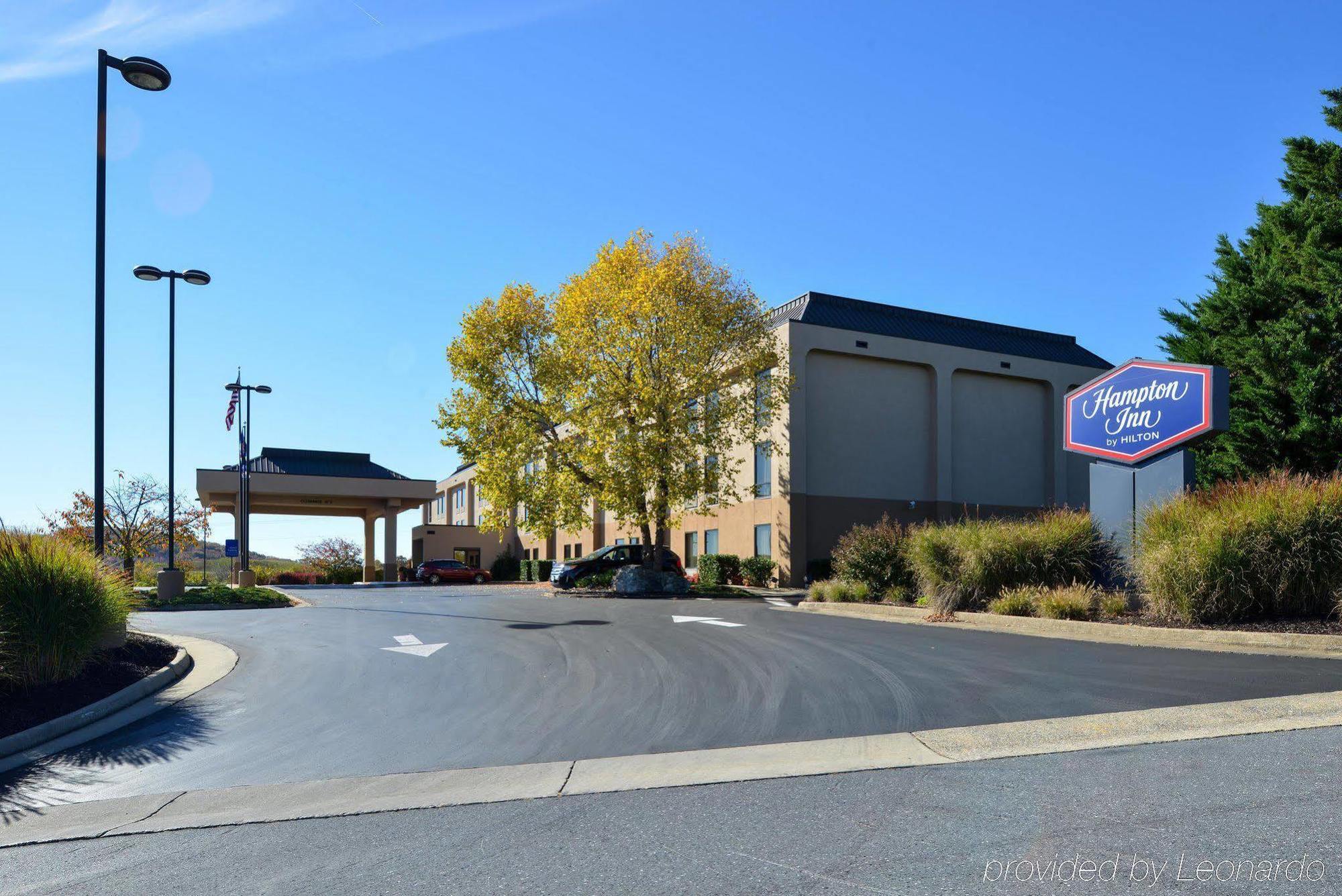 Hampton Inn Staunton Kültér fotó