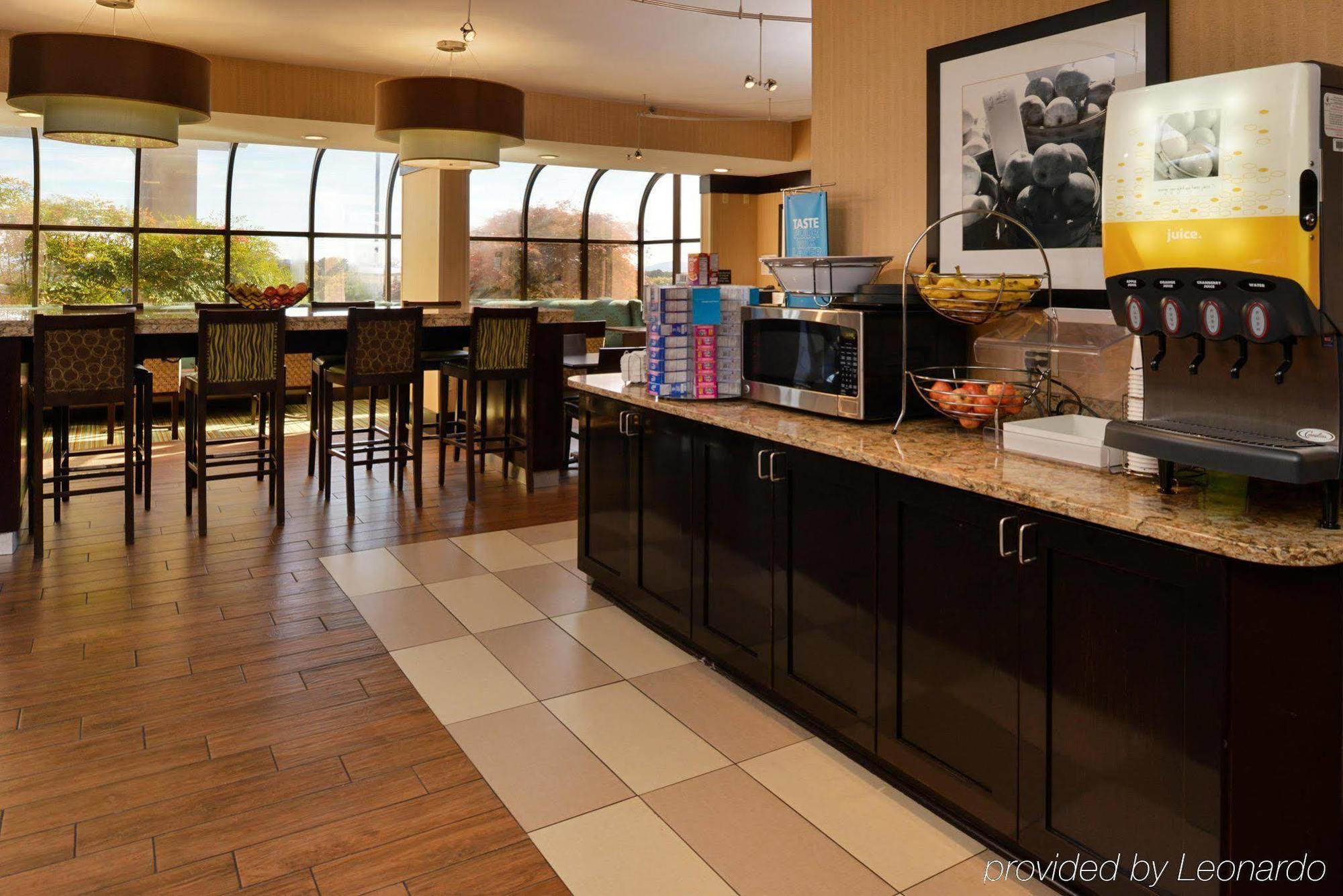 Hampton Inn Staunton Kültér fotó