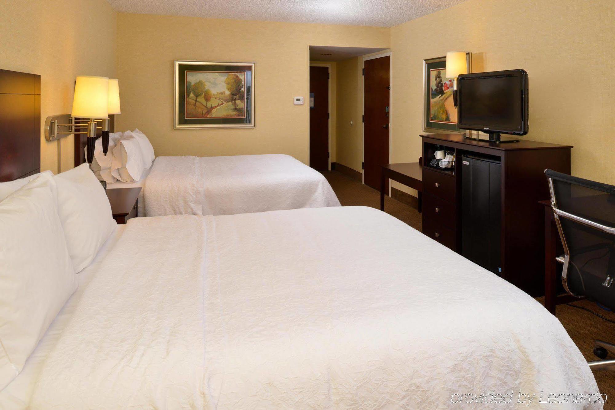 Hampton Inn Staunton Kültér fotó