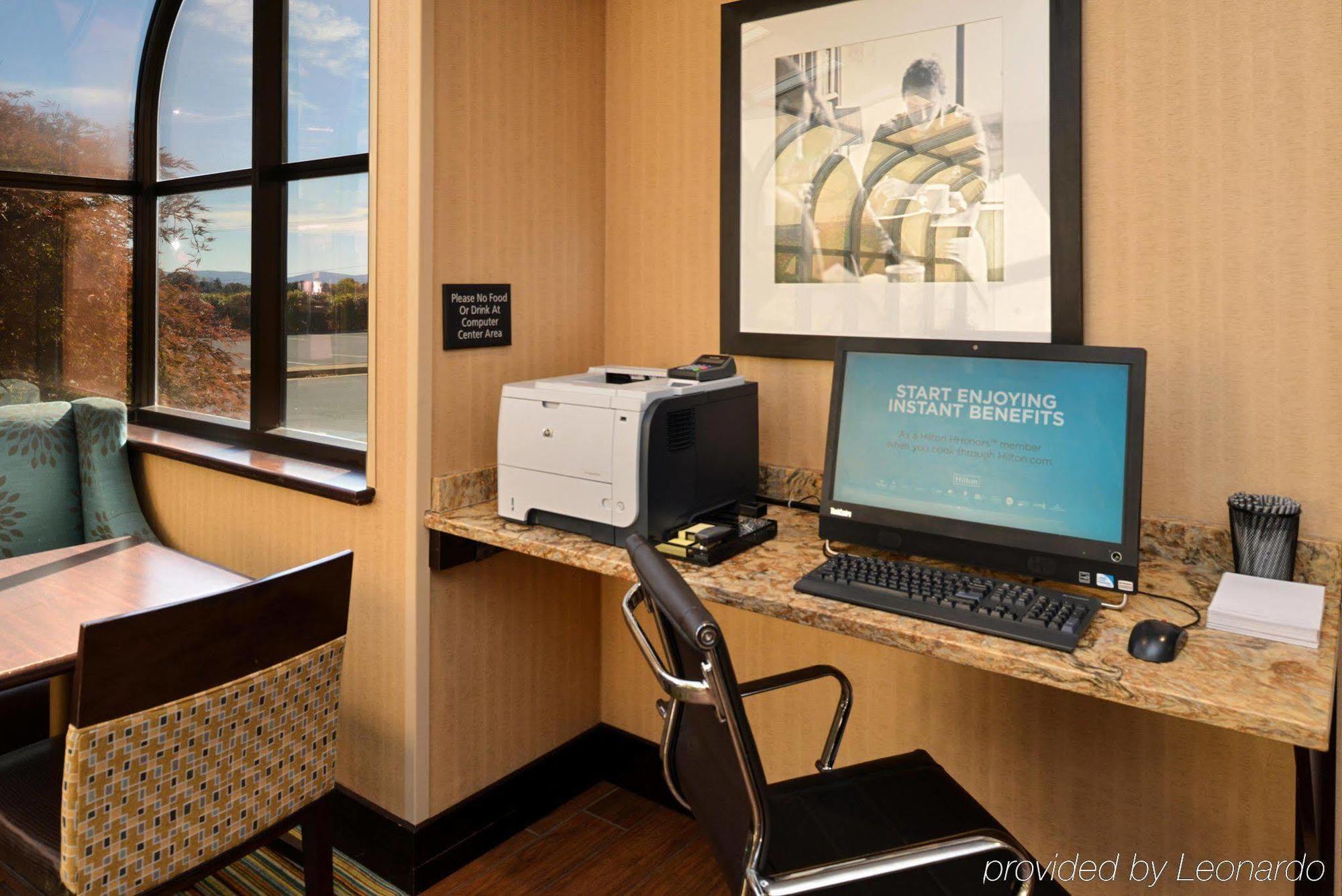 Hampton Inn Staunton Kültér fotó