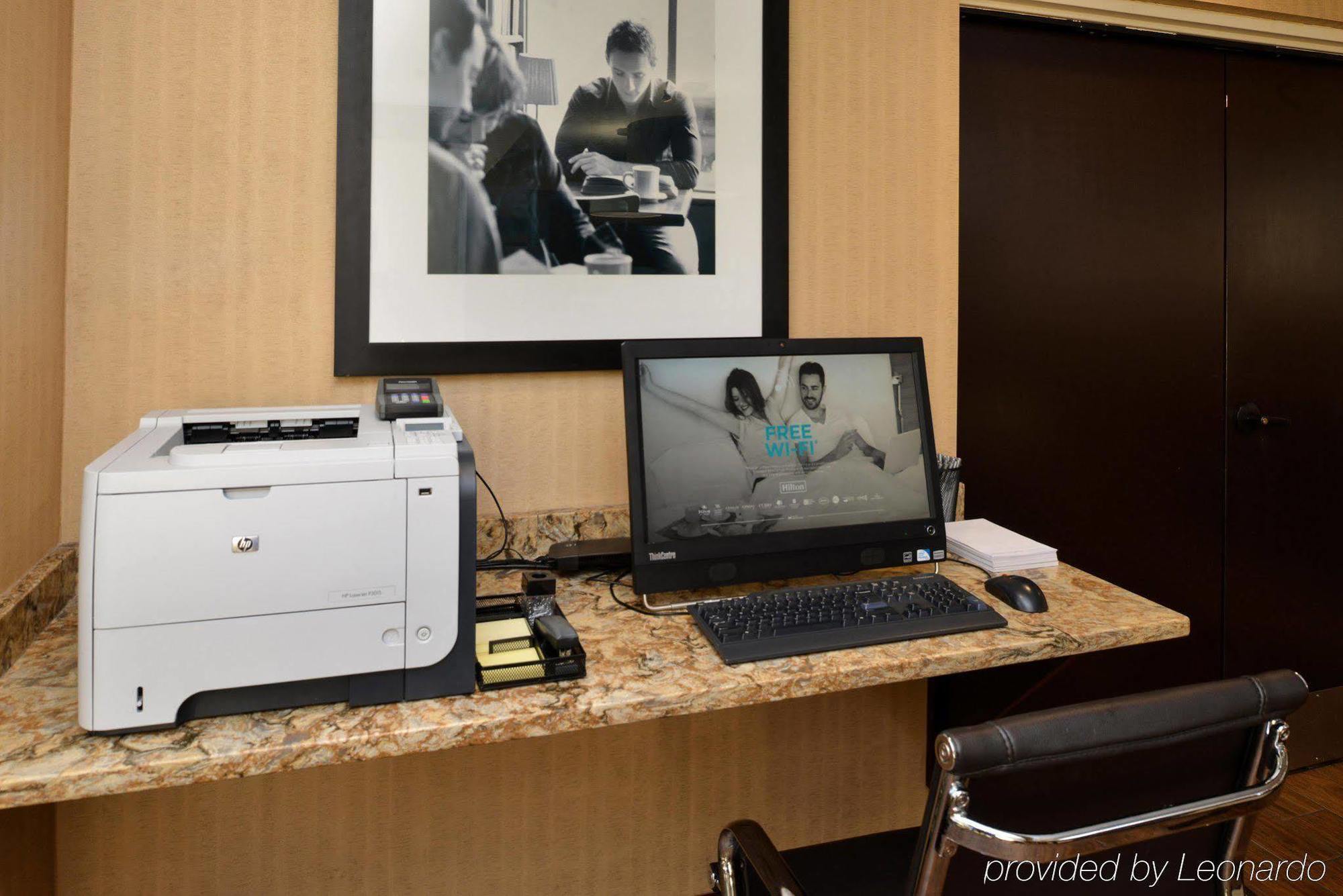 Hampton Inn Staunton Kültér fotó